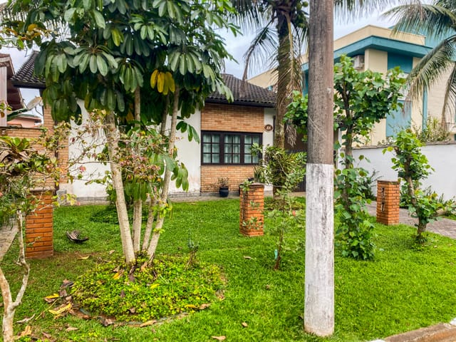 Casa com 360m² 4 quartos e 2 banheiros, à venda ou para alugar, no bairro Centro em Bertioga