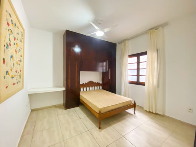 Casa com 360m² 4 quartos e 2 banheiros, à venda ou para alugar, no bairro Centro em Bertioga