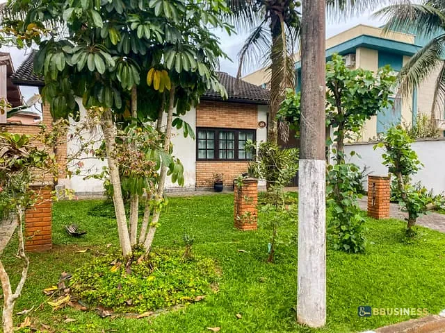 Casa com 360m² 4 quartos e 2 banheiros, à venda ou para alugar, no bairro Centro em Bertioga