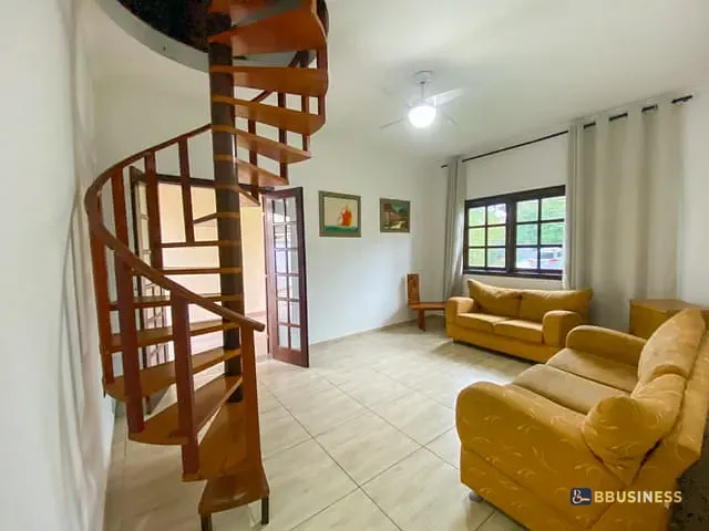 Casa com 360m² 4 quartos e 2 banheiros, à venda ou para alugar, no bairro Centro em Bertioga