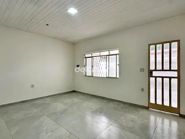 Casa com 78m², para alugar, no bairro Planalto em Belo Horizonte