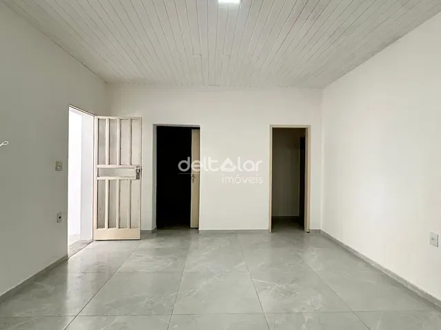 Casa com 78m², para alugar, no bairro Planalto em Belo Horizonte