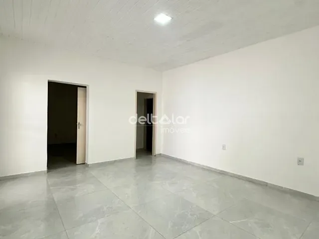 Casa com 78m², para alugar, no bairro Planalto em Belo Horizonte