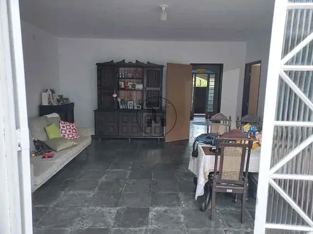 Casa com 200m² 4 quartos e 2 banheiros, à venda, no bairro Parque Residencial Anna Guilhermina Rois Alves em Guaratinguetá