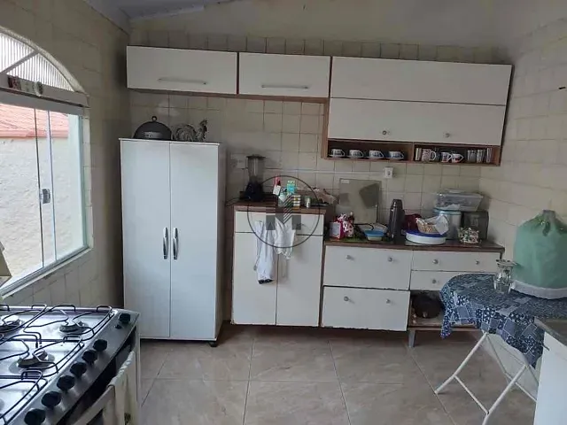 Casa com 200m² 4 quartos e 2 banheiros, à venda, no bairro Parque Residencial Anna Guilhermina Rois Alves em Guaratinguetá