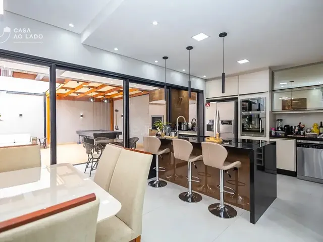 Casa 3 quartos e 4 banheiros, à venda, no bairro Capão da Imbuia em Curitiba