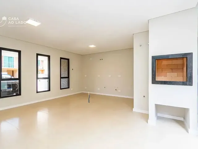 Casa 3 quartos e 4 banheiros, à venda, no bairro Barreirinha em Curitiba