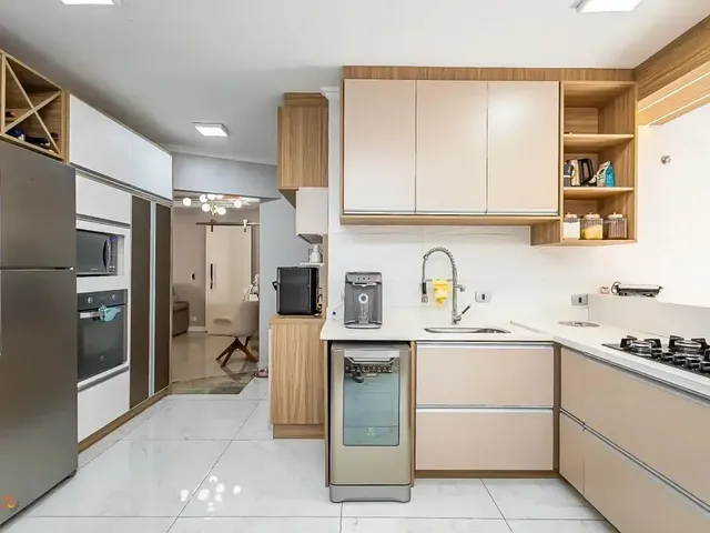 Casa com 392m² 4 quartos e 4 banheiros, à venda, no bairro Novo Mundo em Curitiba