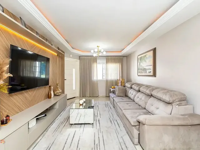 Casa com 392m² 4 quartos e 4 banheiros, à venda, no bairro Novo Mundo em Curitiba