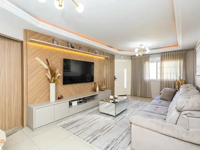 Casa com 392m² 4 quartos e 4 banheiros, à venda, no bairro Novo Mundo em Curitiba