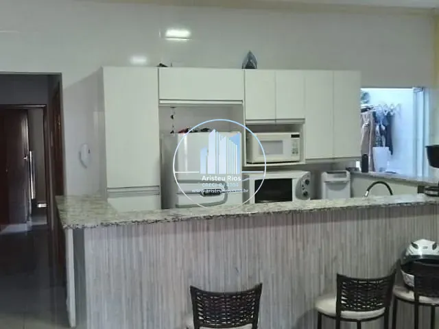 Casa com 200m² 2 quartos e 2 banheiros, à venda, no bairro Parque Real em Pouso Alegre