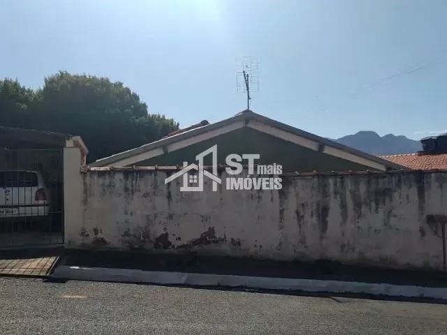 Casa com 300m² 4 quartos e 1 banheiro, à venda, no bairro Jardim Alvorada em Andradas