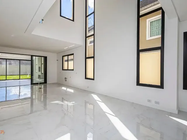 Casa com 500m², à venda, no bairro Hauer em Curitiba