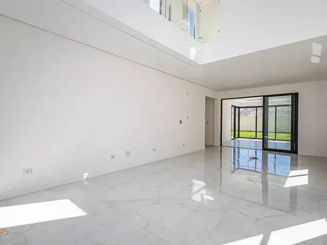 Casa com 500m², à venda, no bairro Hauer em Curitiba