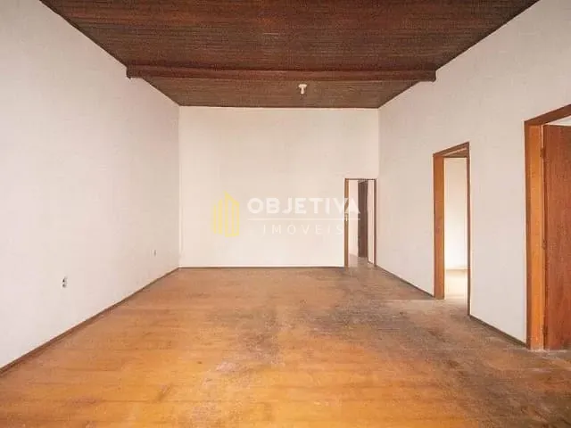 Casa com 250m² 3 quartos e 2 banheiros, para alugar, no bairro Passo da Areia em Porto Alegre