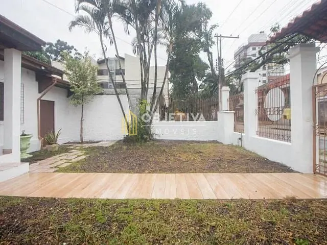 Casa com 250m² 3 quartos e 2 banheiros, para alugar, no bairro Passo da Areia em Porto Alegre