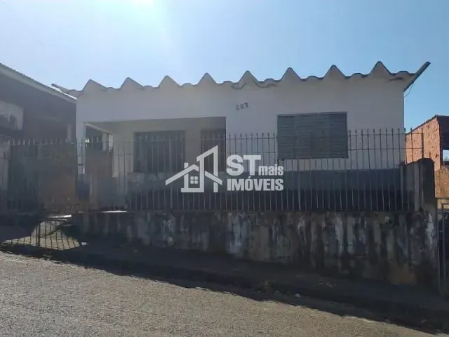 Casa com 300m² 2 quartos e 1 banheiro, à venda, no bairro Jardim Alvorada em Andradas