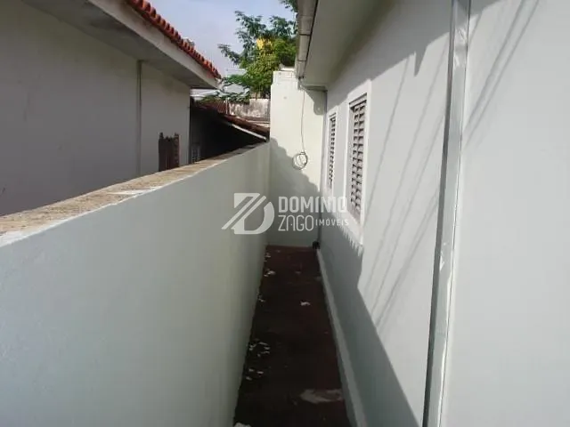Casa com 168m² 3 quartos e 2 banheiros, para alugar, no bairro São Sebastião em Uberaba