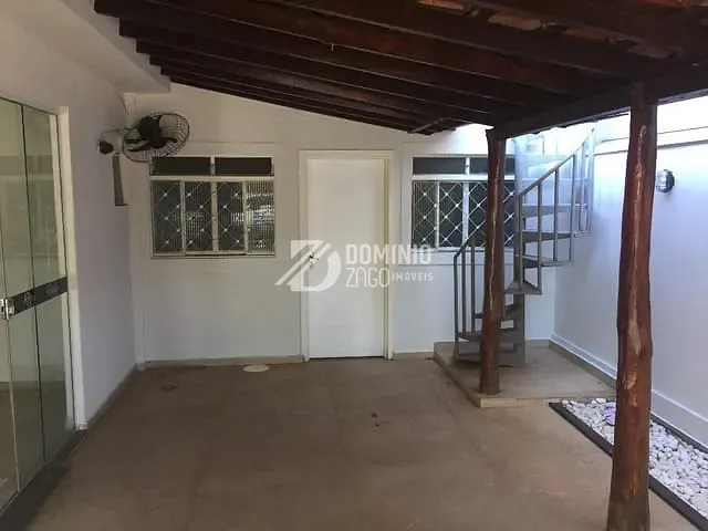 Casa com 168m² 3 quartos e 2 banheiros, para alugar, no bairro São Sebastião em Uberaba
