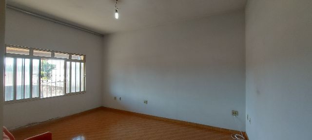 Casa com 300m² 3 quartos e 2 banheiros, à venda, no bairro Maria Áurea em Pindamonhangaba