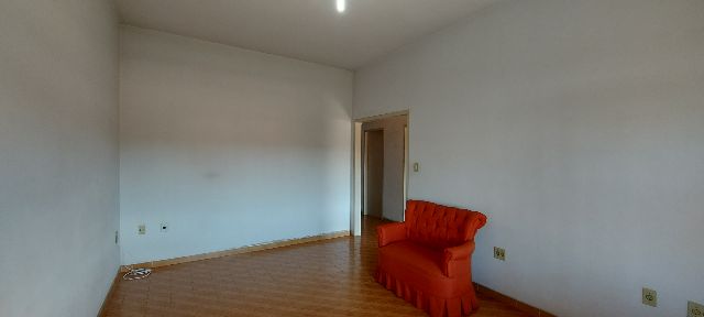 Casa com 300m² 3 quartos e 2 banheiros, à venda, no bairro Maria Áurea em Pindamonhangaba