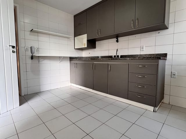 Casa 3 quartos e 3 banheiros, para alugar, no bairro Glória em Macaé