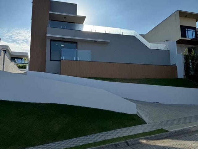 Casa com 900m² 4 quartos e 4 banheiros, à venda, no bairro Condomínio Reserva do Paratehy em São José dos Campos