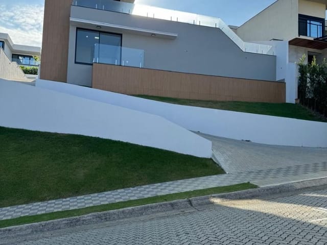 Casa com 900m² 4 quartos e 4 banheiros, à venda, no bairro Condomínio Reserva do Paratehy em São José dos Campos