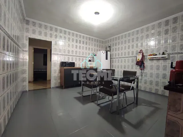 Casa com 220m² 2 quartos e 2 banheiros, à venda, no bairro Alto São Pedro em Taubaté