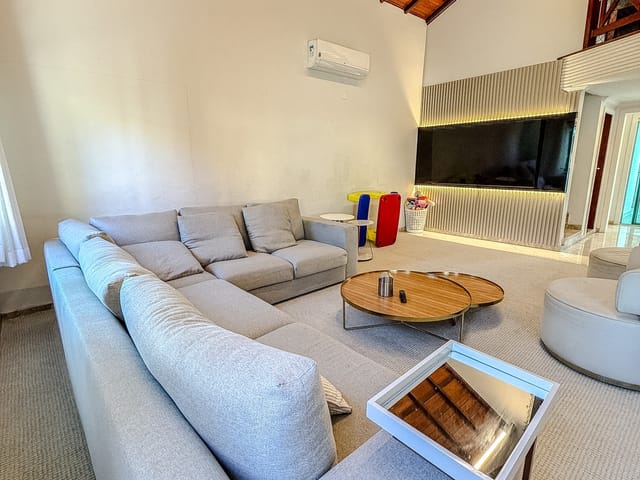 Casa 4 quartos e 6 banheiros, à venda, no bairro Glória em Macaé