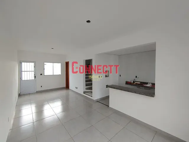 Casa com 160m² 2 quartos e 2 banheiros, à venda, no bairro Parque das Oliveiras em Ribeirão Preto