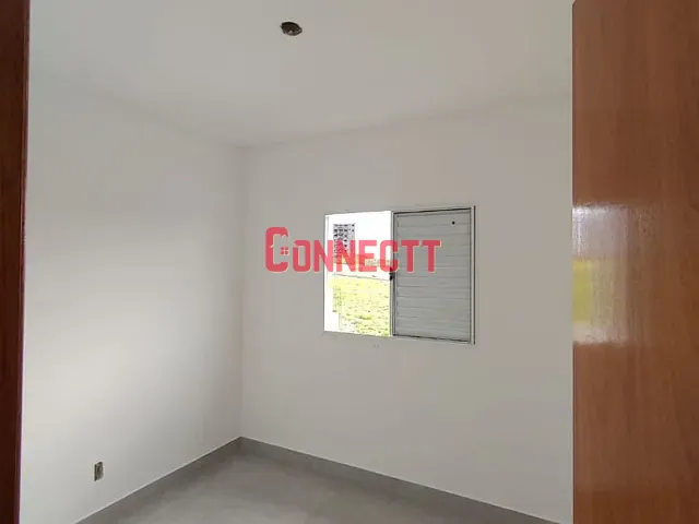 Casa com 160m² 2 quartos e 2 banheiros, à venda, no bairro Parque das Oliveiras em Ribeirão Preto