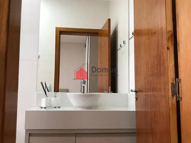 Casa com 420m² 3 quartos e 4 banheiros, à venda, no bairro Loteamento Residencial Reserva dos Lagos em Pindamonhangaba