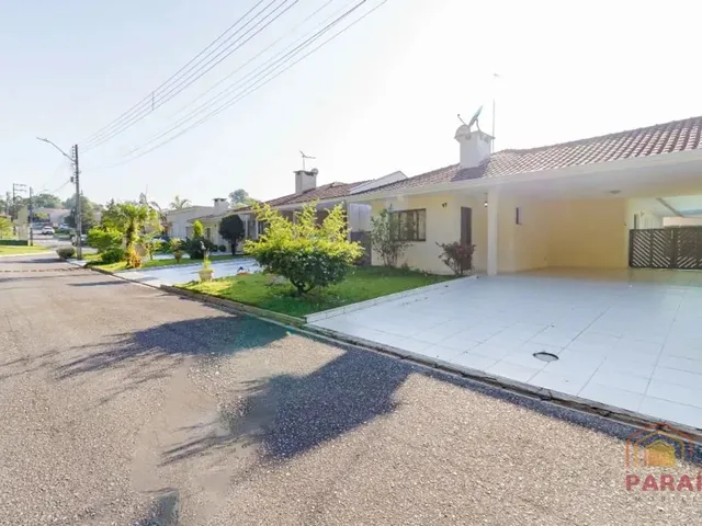 Casa com 382m² 3 quartos e 4 banheiros, à venda ou para alugar, no bairro Santa Felicidade em Curitiba