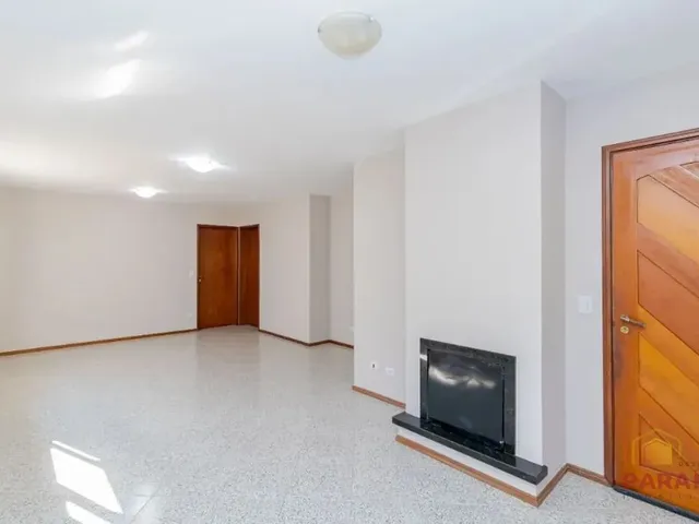 Casa com 382m² 3 quartos e 4 banheiros, à venda ou para alugar, no bairro Santa Felicidade em Curitiba