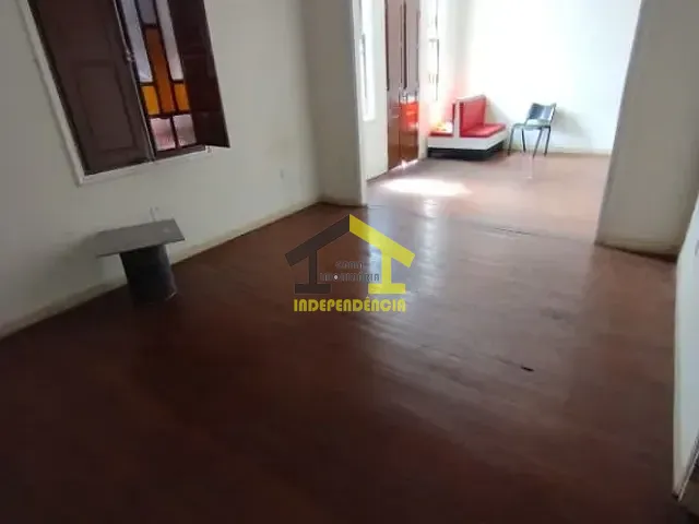 Casa com 149m² 4 quartos e 2 banheiros, para alugar, no bairro Centro em Itatiba
