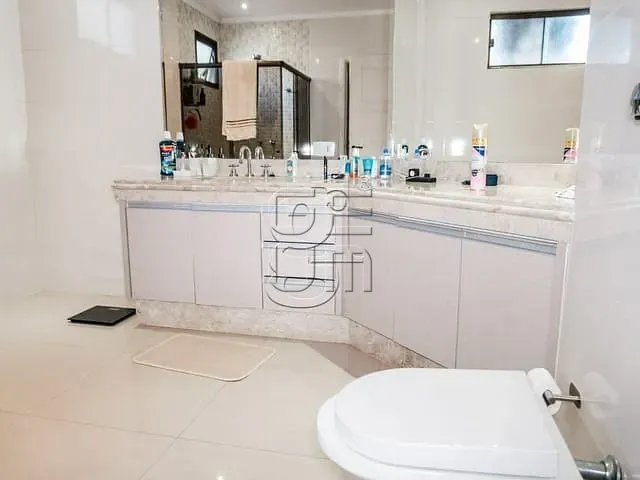 Casa com 1200m² 5 quartos e 7 banheiros, à venda, no bairro Jardim São Jorge em Londrina