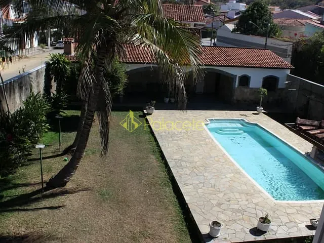 Casa com 746m² 4 quartos e 3 banheiros, à venda, no bairro Portal das Colinas em Guaratinguetá