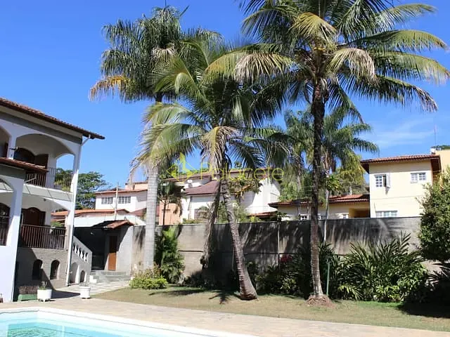 Casa com 746m² 4 quartos e 3 banheiros, à venda, no bairro Portal das Colinas em Guaratinguetá