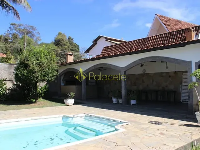Casa com 746m² 4 quartos e 3 banheiros, à venda, no bairro Portal das Colinas em Guaratinguetá