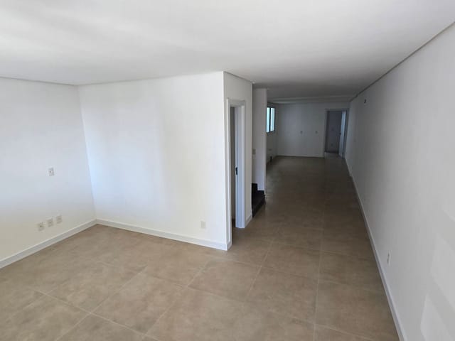 Casa 3 quartos e 3 banheiros, à venda, no bairro Nossa Senhora da Saúde em Caxias do Sul