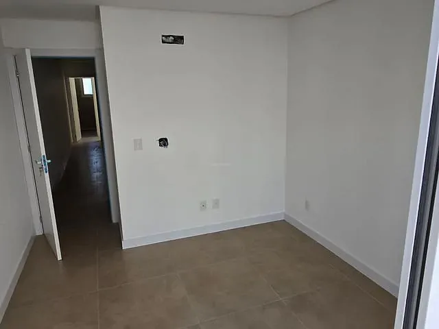 Casa 3 quartos e 3 banheiros, à venda, no bairro Nossa Senhora da Saúde em Caxias do Sul