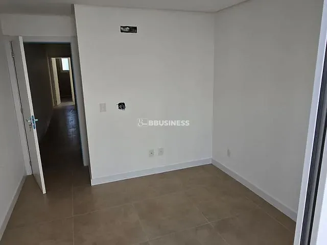Casa 3 quartos e 3 banheiros, à venda, no bairro Nossa Senhora da Saúde em Caxias do Sul