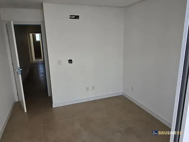 Casa 3 quartos e 3 banheiros, à venda, no bairro Nossa Senhora da Saúde em Caxias do Sul