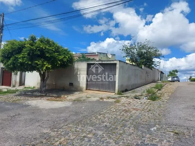 Casa com 336m² 4 quartos e 2 banheiros, à venda, no bairro Liberdade em Campina Grande