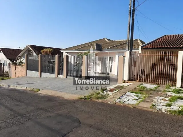 Casa com 616m² 4 quartos e 4 banheiros, à venda, no bairro Uvaranas em Ponta Grossa