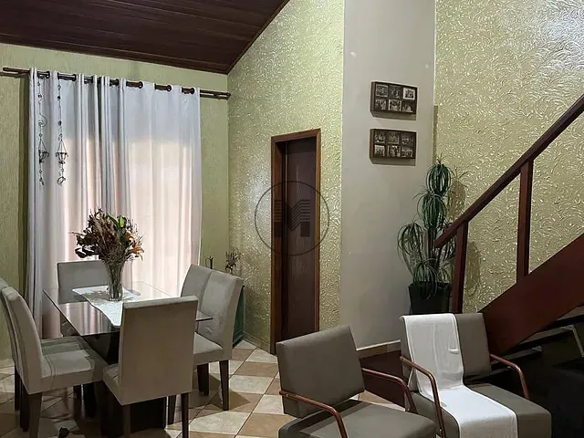 Sobrado 3 quartos e 1 banheiro, à venda, no bairro Jardim Sandra Maria em Taubaté