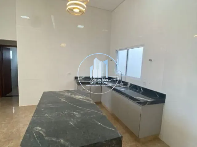 Casa com 216m² 3 quartos e 2 banheiros, à venda, no bairro Pouso Alegre em Pouso Alegre