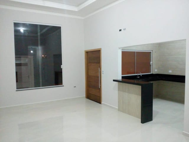 Casa 3 quartos e 2 banheiros, à venda, no bairro Loteamento Residencial e Comercial Flamboyant em Pindamonhangaba