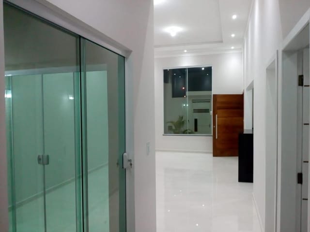 Casa 3 quartos e 2 banheiros, à venda, no bairro Loteamento Residencial e Comercial Flamboyant em Pindamonhangaba